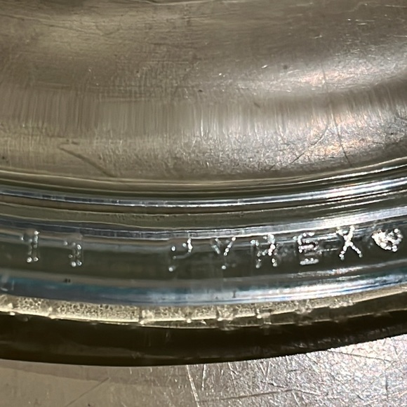 Pyrex G-5-C Ice Blue Replacement Lid for Corning French White 1.5 Qt. Casserole - Picture 7 of 9